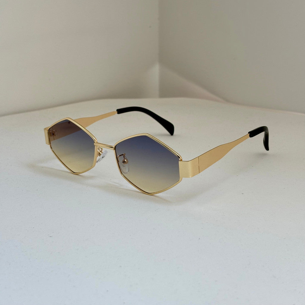 Óculos de Sol Triangular Feminino Lume