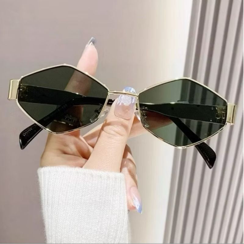 Óculos de Sol Triangular Feminino Lume